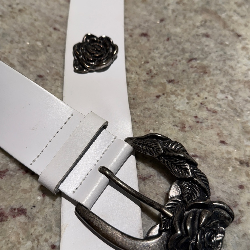 White Belt with Silver Rose Accents - Picture 3 of 6